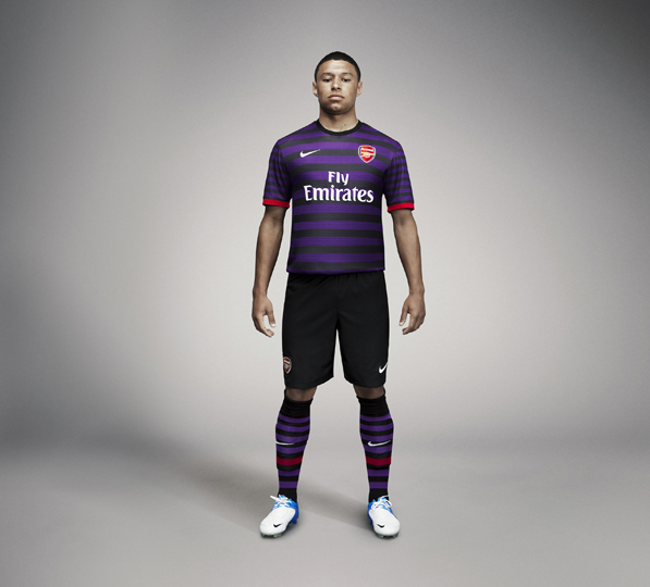 nike-arsenal-2013-away-jersey-Chamberlain4.jpg